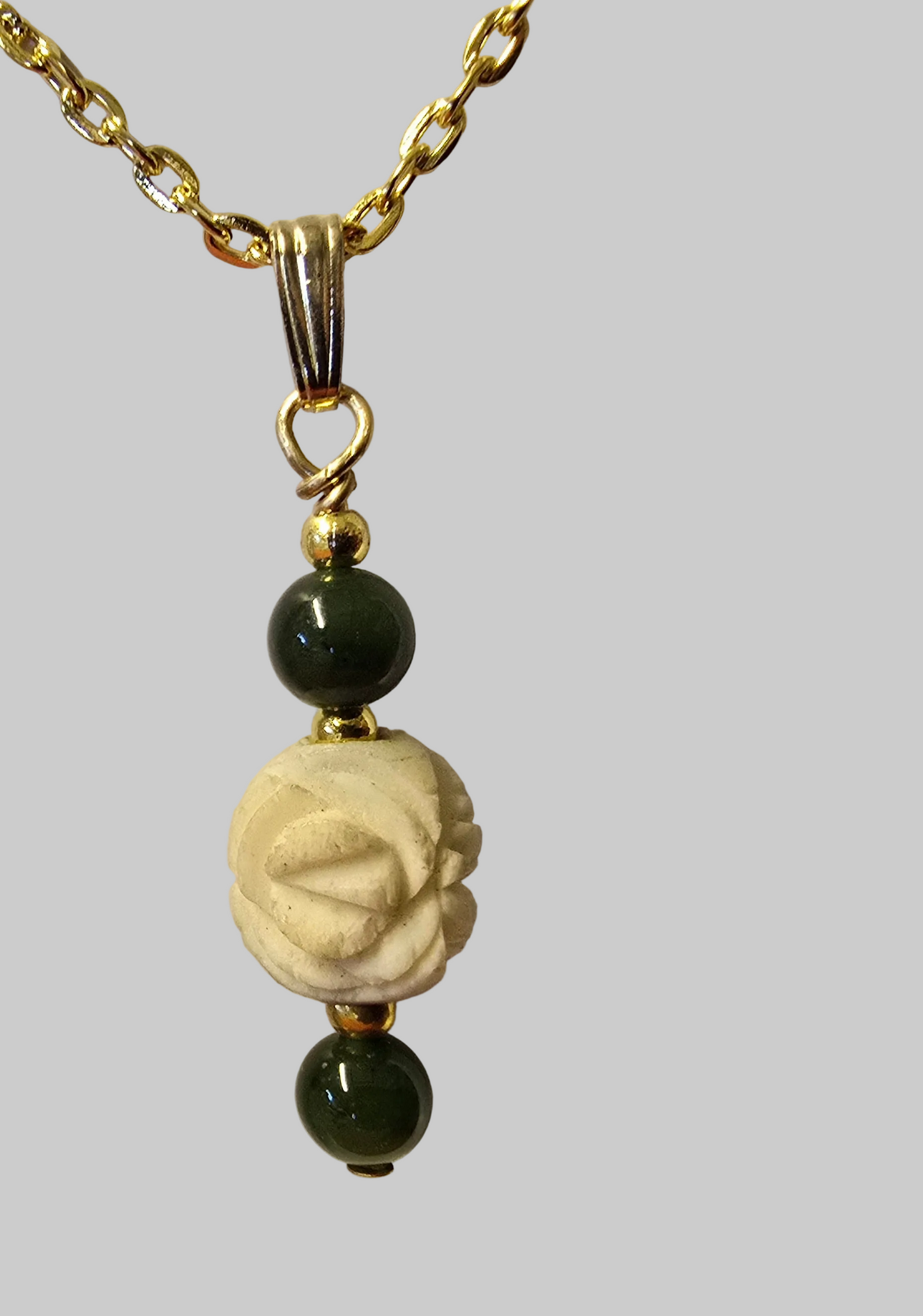 Ancient chinese hand carved bead jade necklace