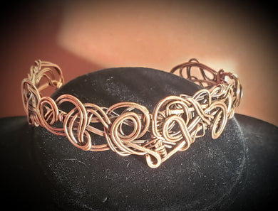 This Bracelet is made in the random chaos pattern. It is 7